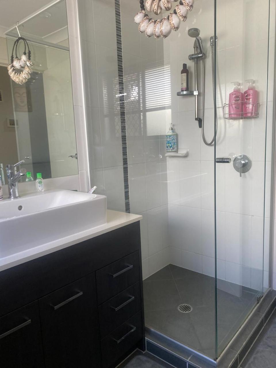 Manhattan B&B Guest Rooms นอร์ทเลคส์ ภายนอก รูปภาพ